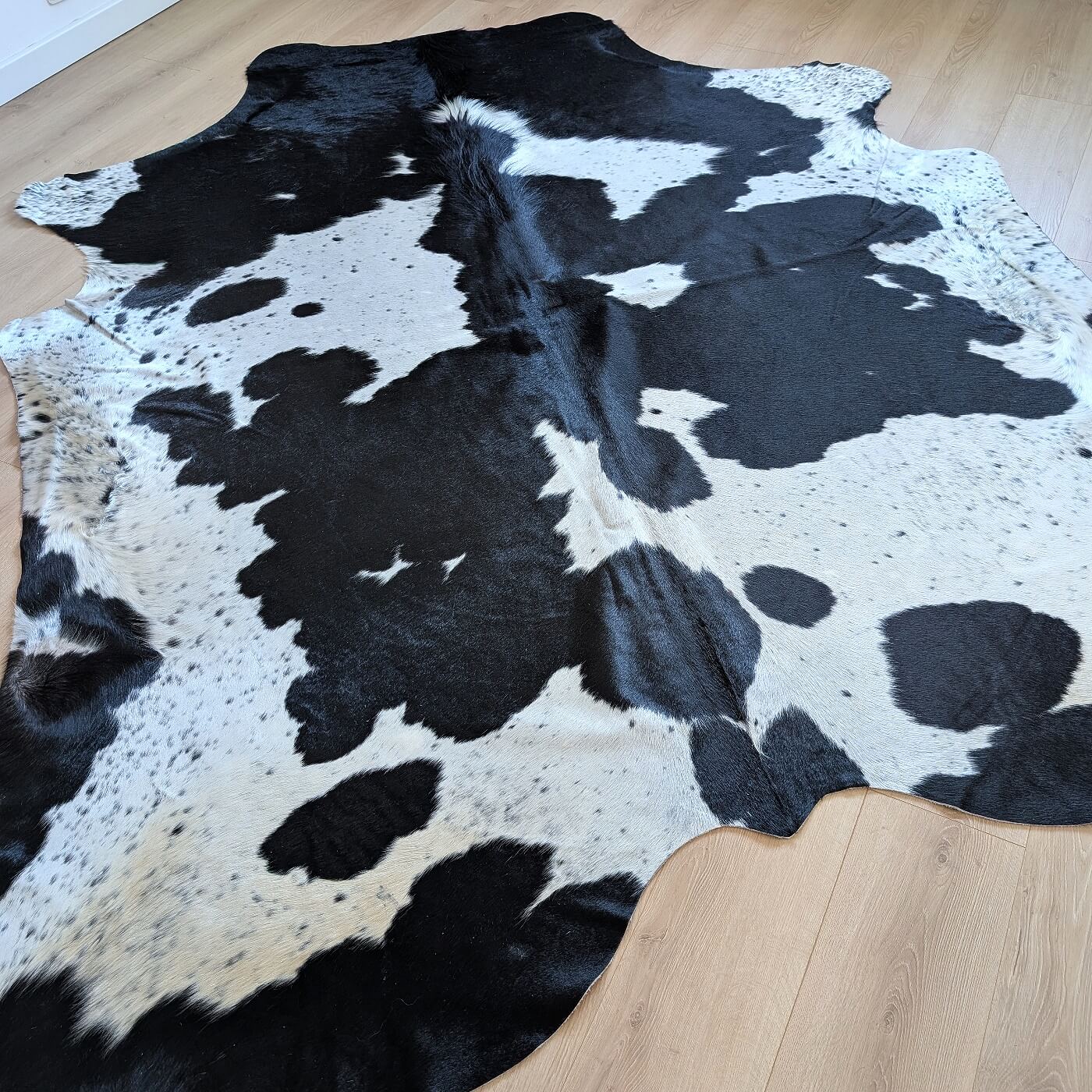 Covor din Piele de Vaca - Negru & Alb (260cm x 230cm)