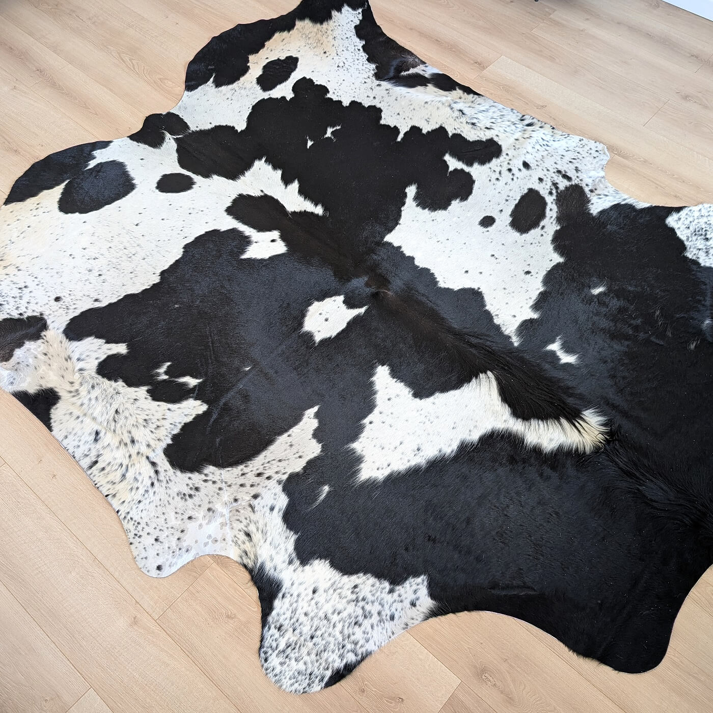 Covor din Piele de Vaca - Negru & Alb (260cm x 230cm)
