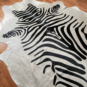 covor piele de vaca de dimensiuni mari cu imprimeu de zebra