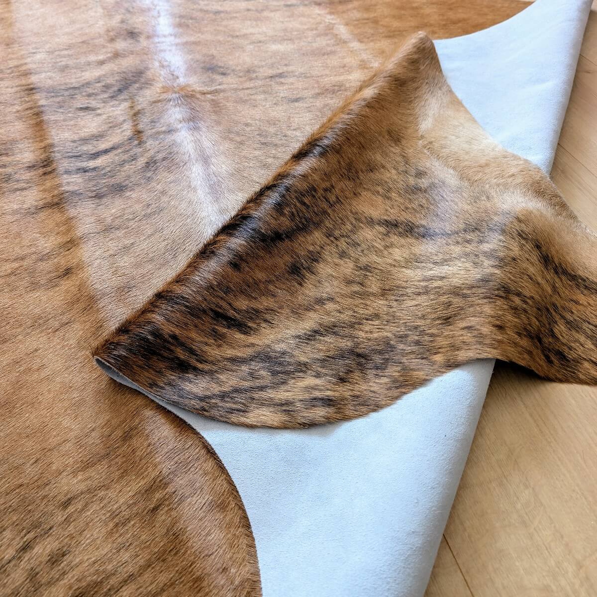 covor din piele de vaca de dimensiuni mici cu desen maro exotic mbch483 verso piele intoarsa, mango+bloom