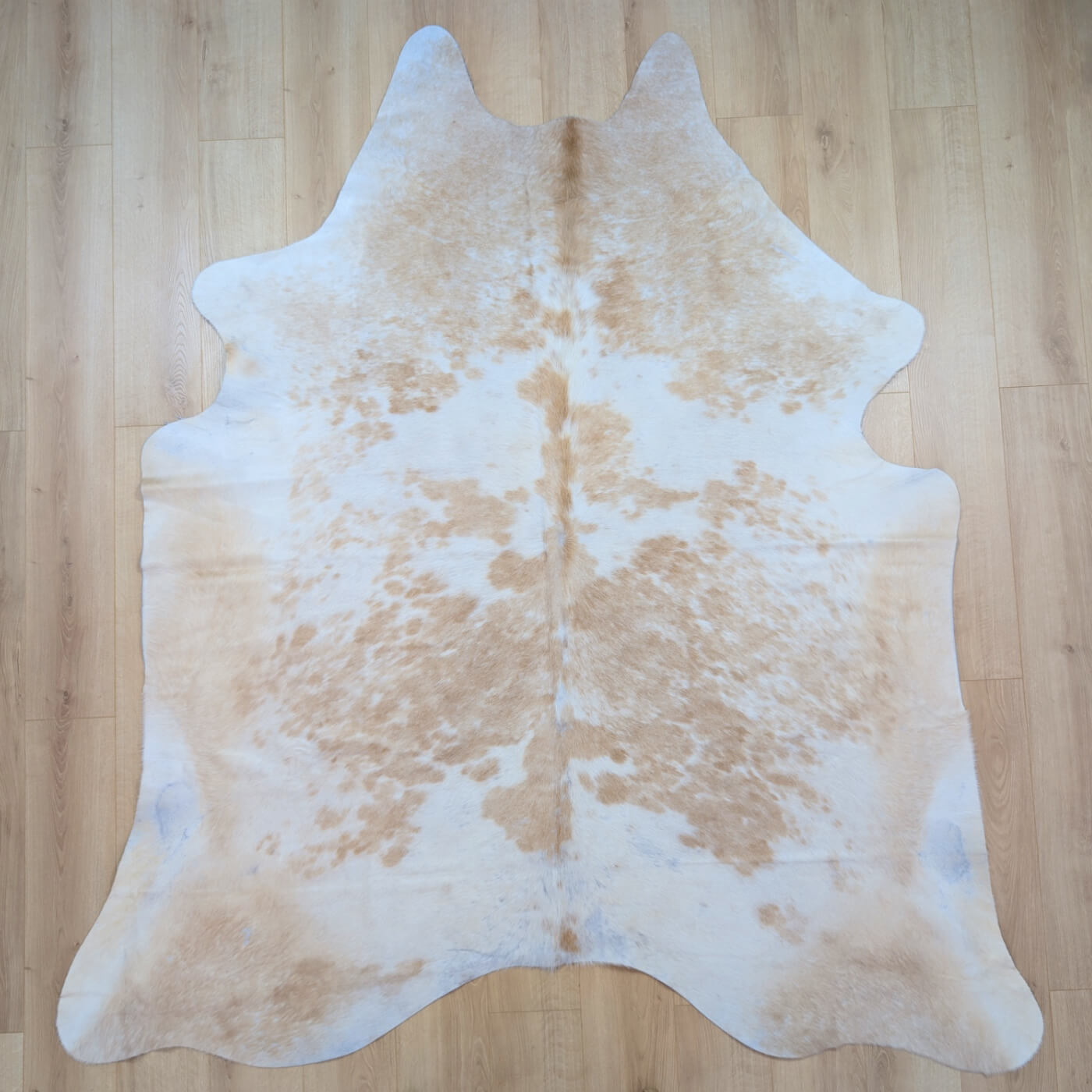 covor piele vaca mbch542 maro deschis cu alb