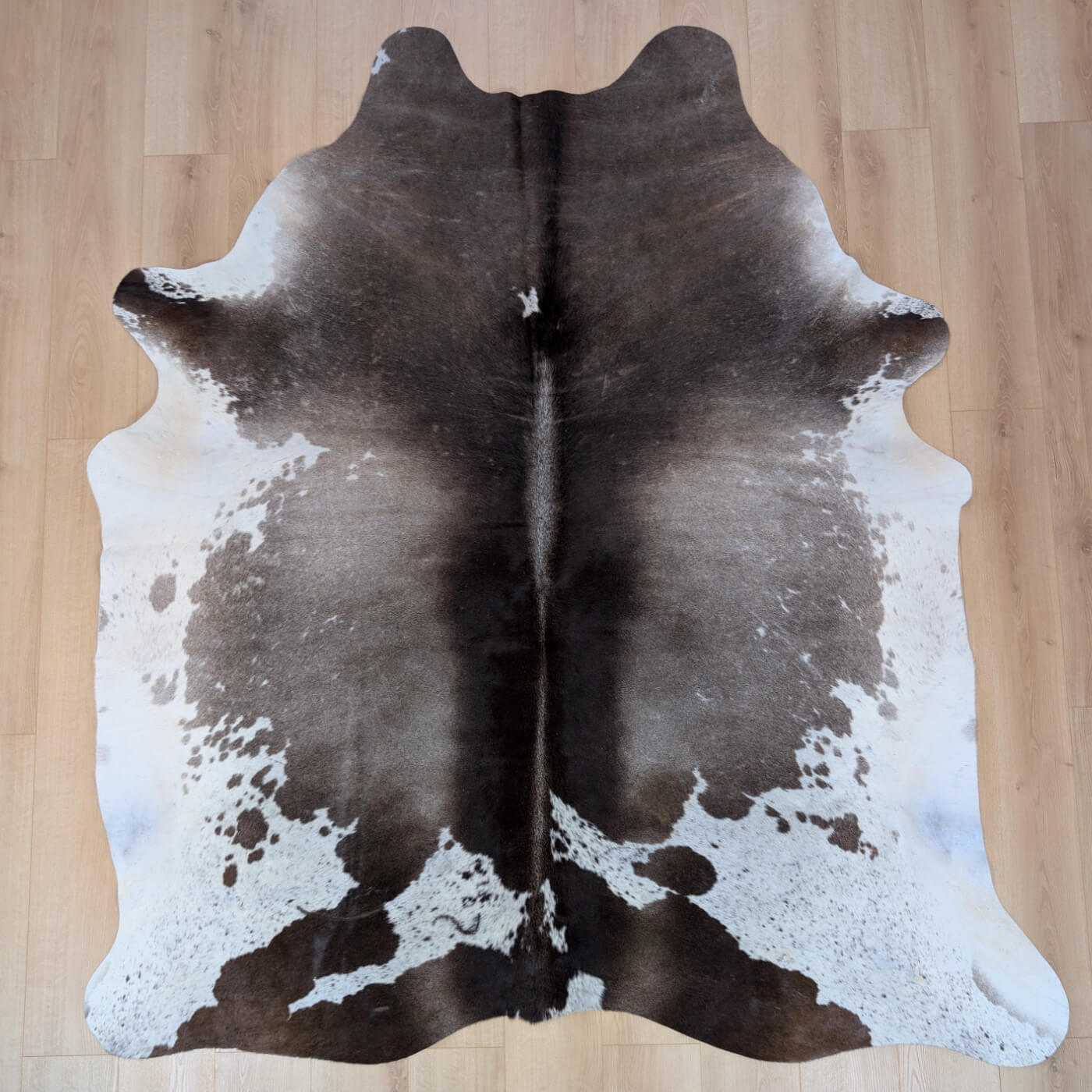 covor piele vaca mbch543 maro inchis cu alb