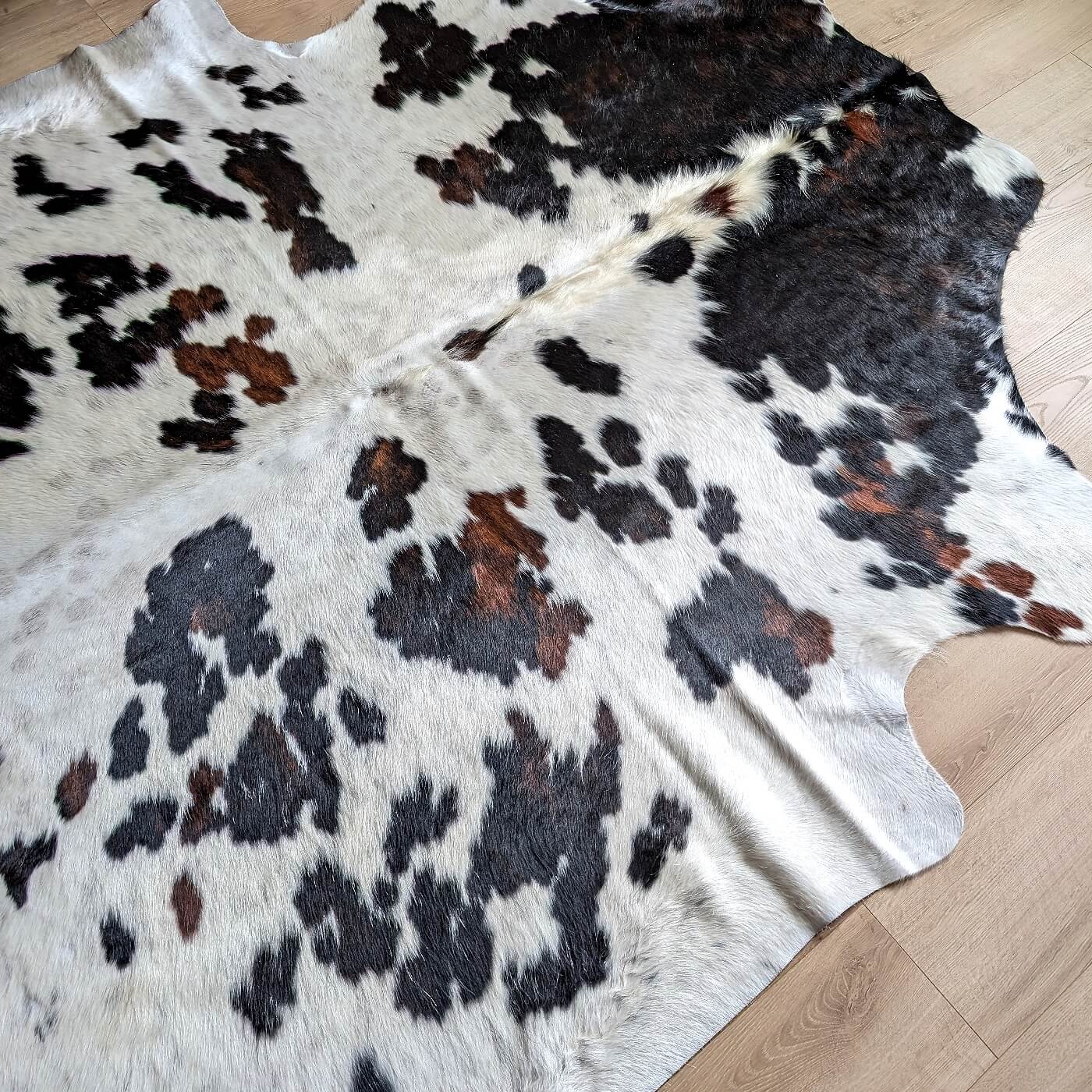 Covor din Piele de Vaca - Tricolor (230cm x 200cm)