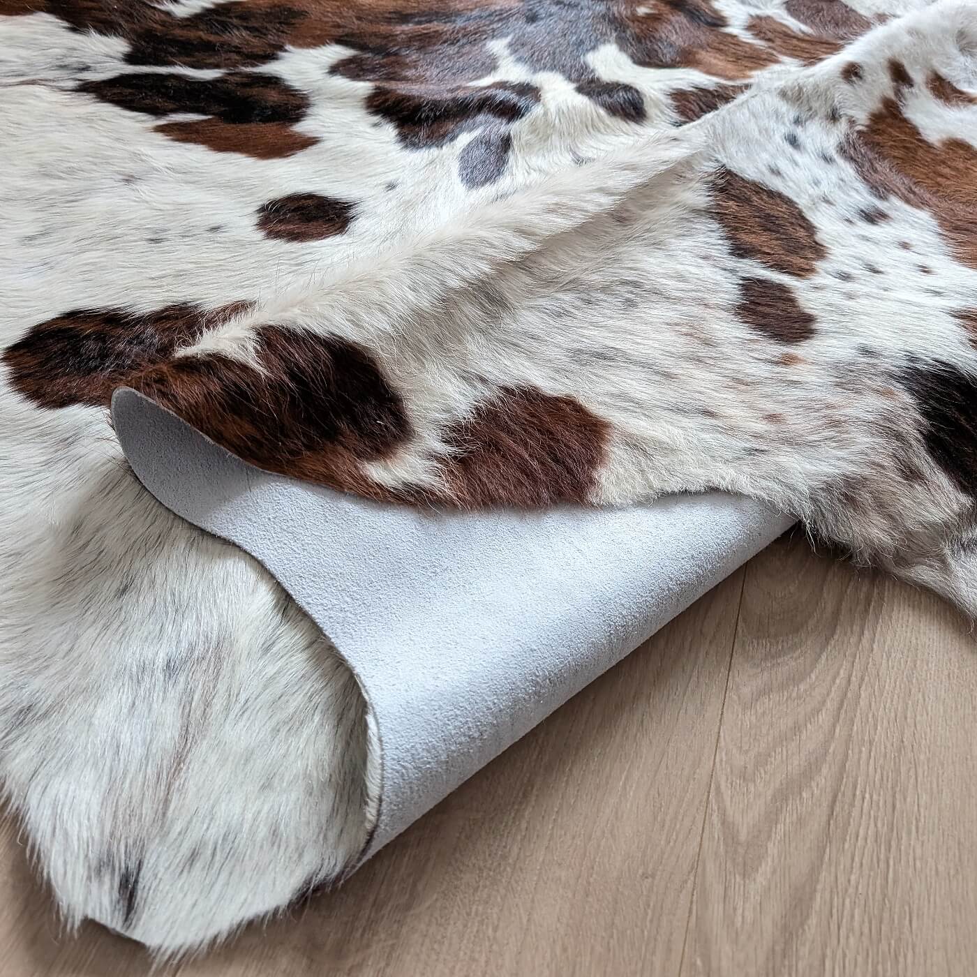 Covor din Piele de Vaca - Tricolor (230cm x 225cm)