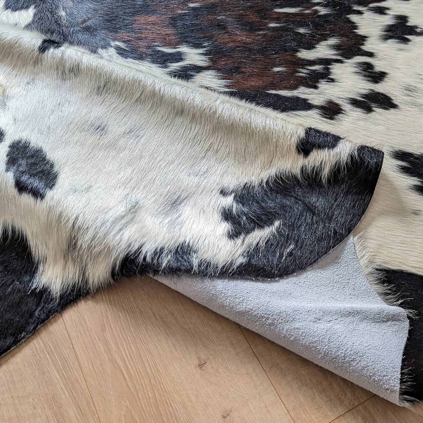 Covor din Piele de Vaca - Tricolor (270cm x 215cm)