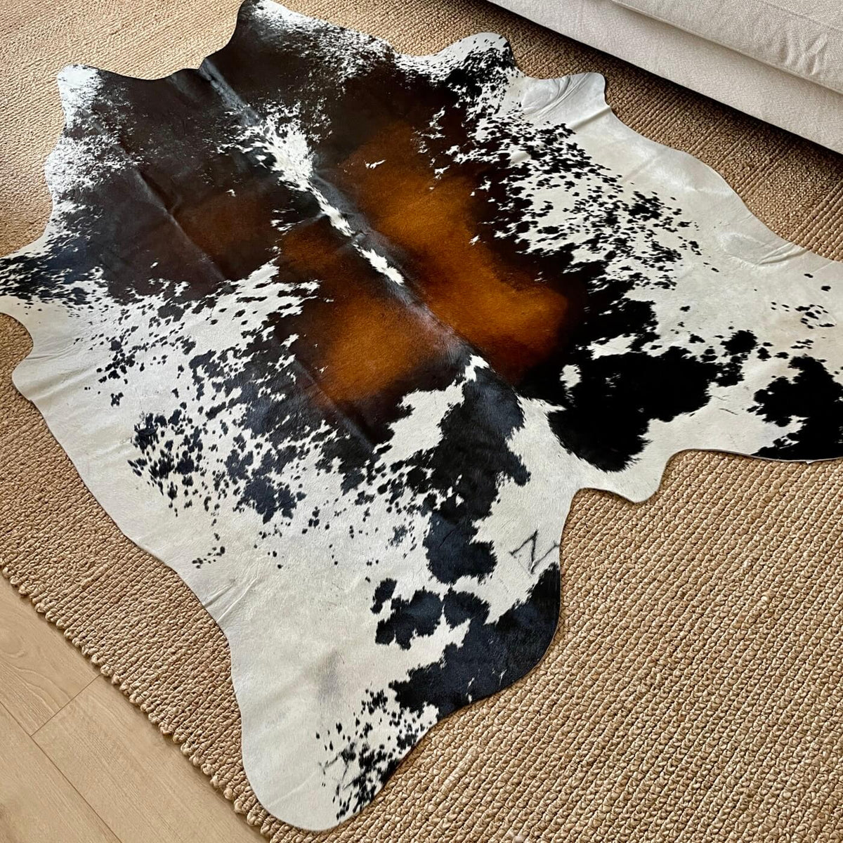 covor din piele naturala de vaca tricolora mbch550