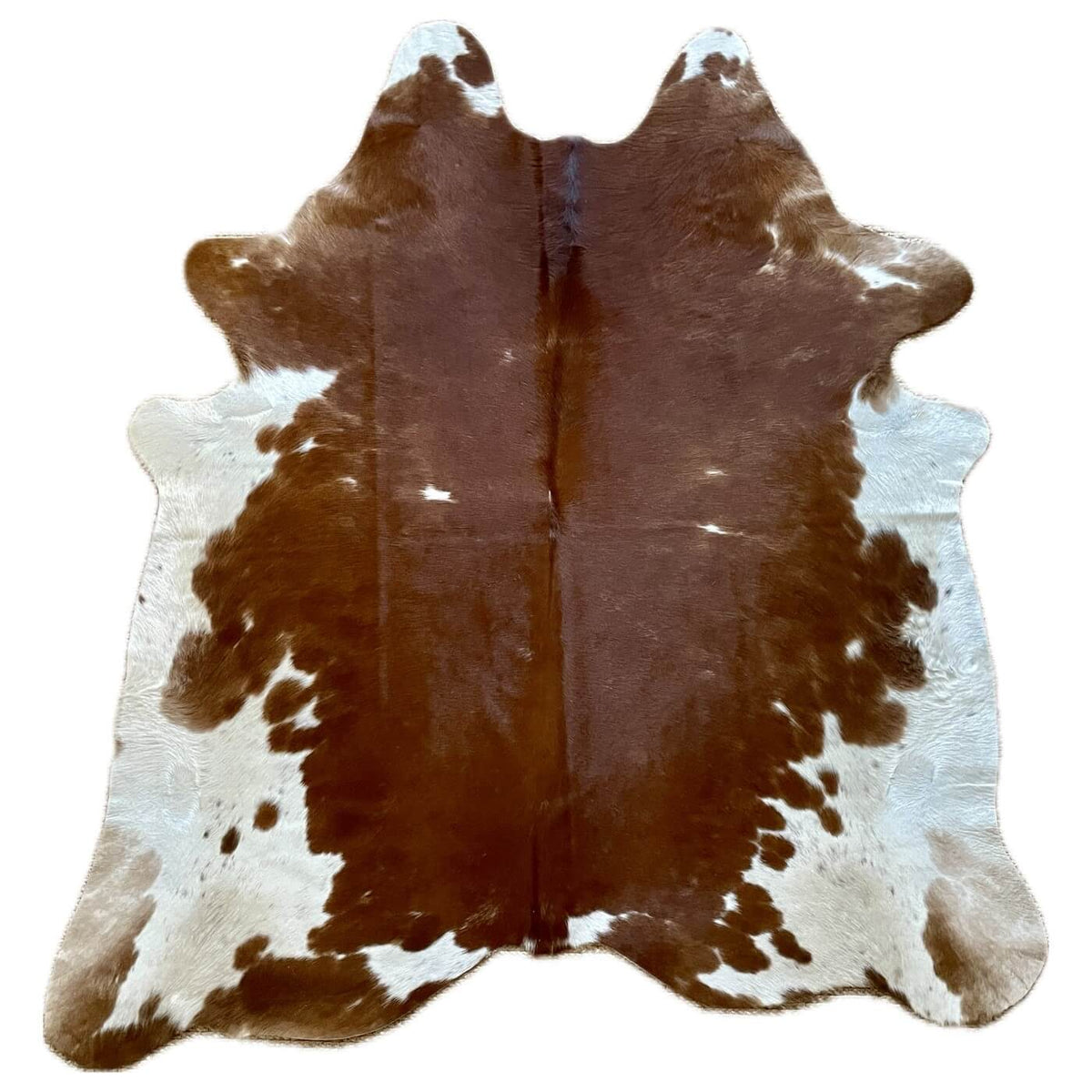 covor din piele naturala de vaca mbch555 in nuante de maro rosiatic si alb de dimensiuni mici