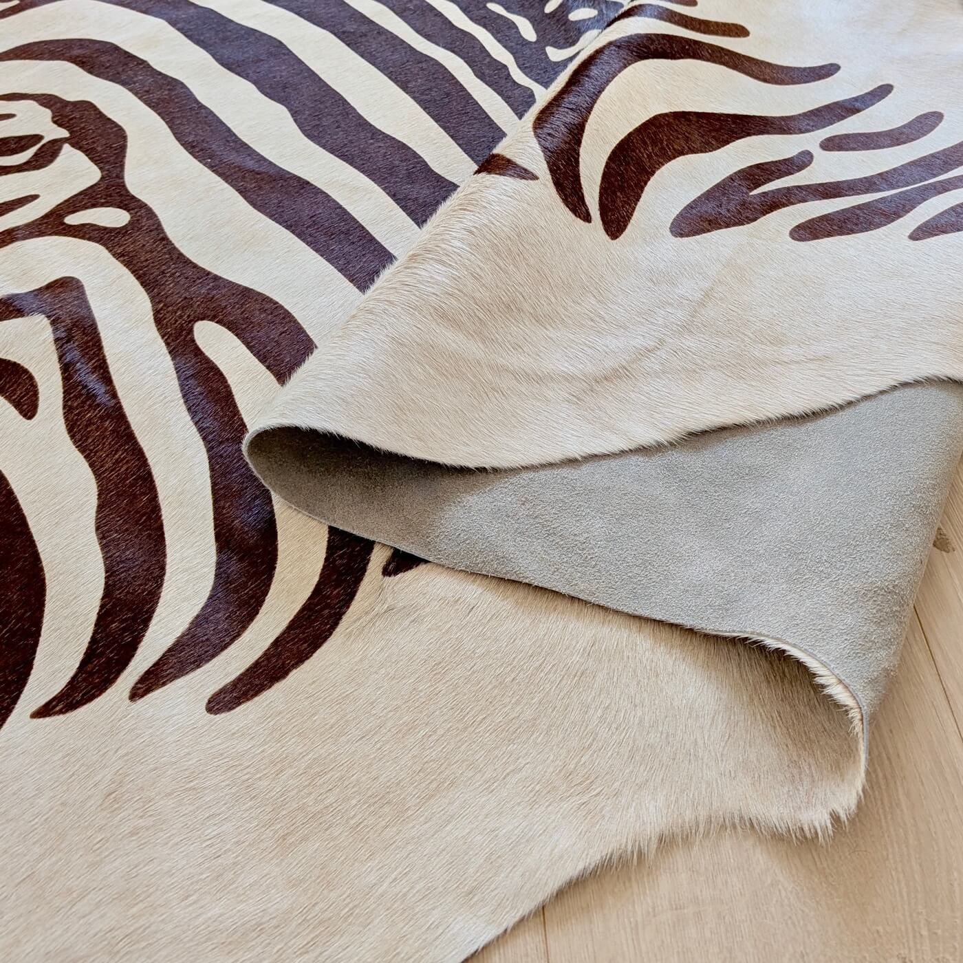 Covor din Piele de Vacă - Animal Print - Imprimeu Zebră (230x195 cm) - calitate premium