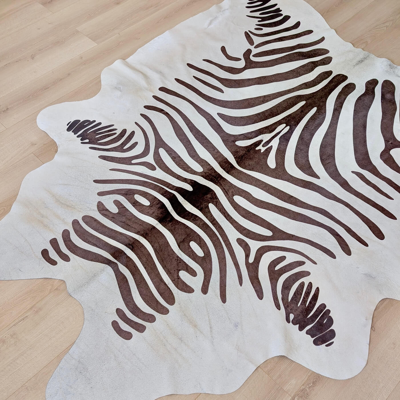 Covor din Piele de Vacă - Animal Print - Imprimeu Zebră (215x180 cm) - intinsa