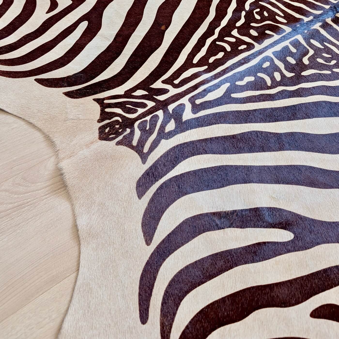 Covor din Piele de Vacă - Animal Print - Imprimeu Zebră (220x190 cm) - zoom