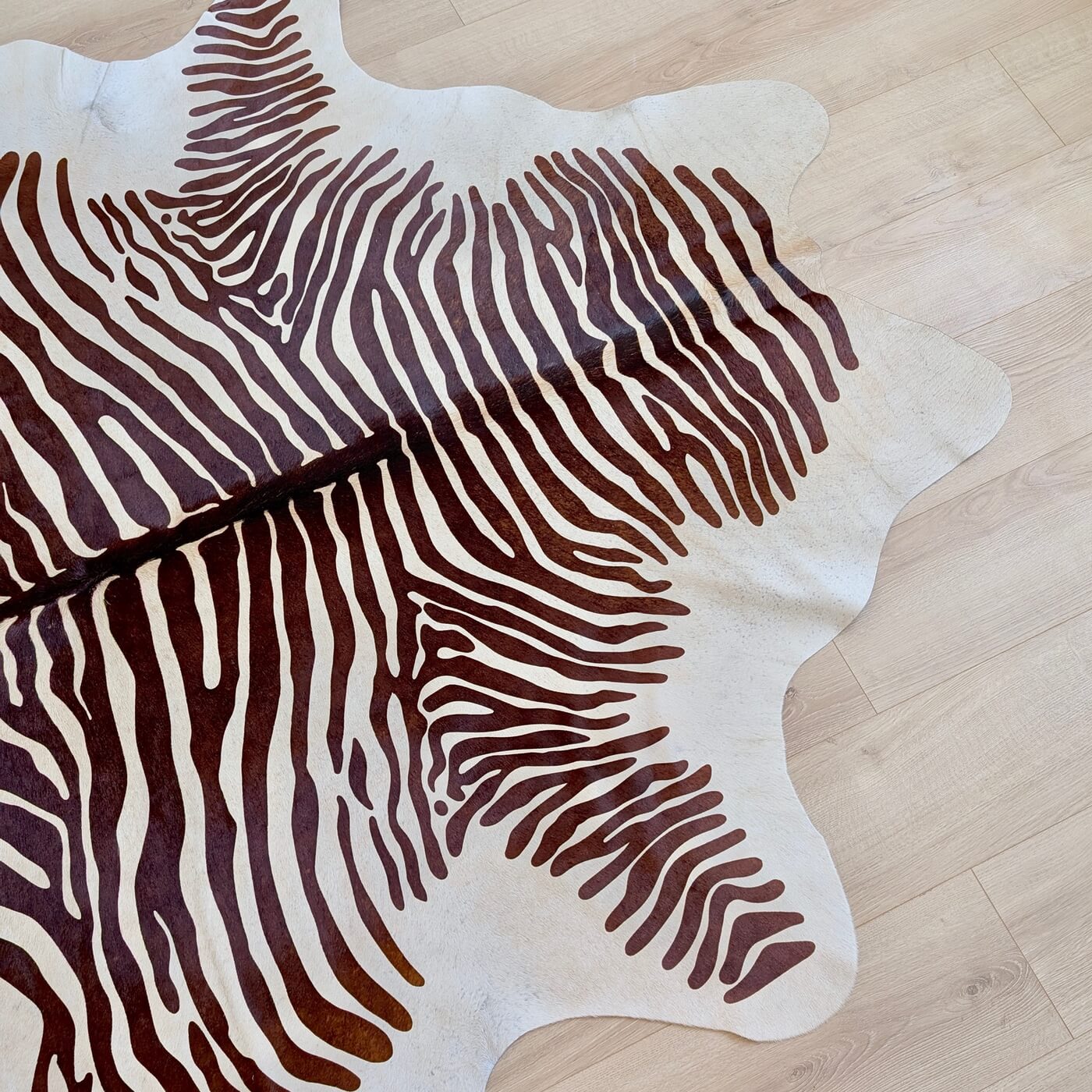 Covor din Piele de Vacă - Animal Print - Imprimeu Zebră (220x190 cm) - top part