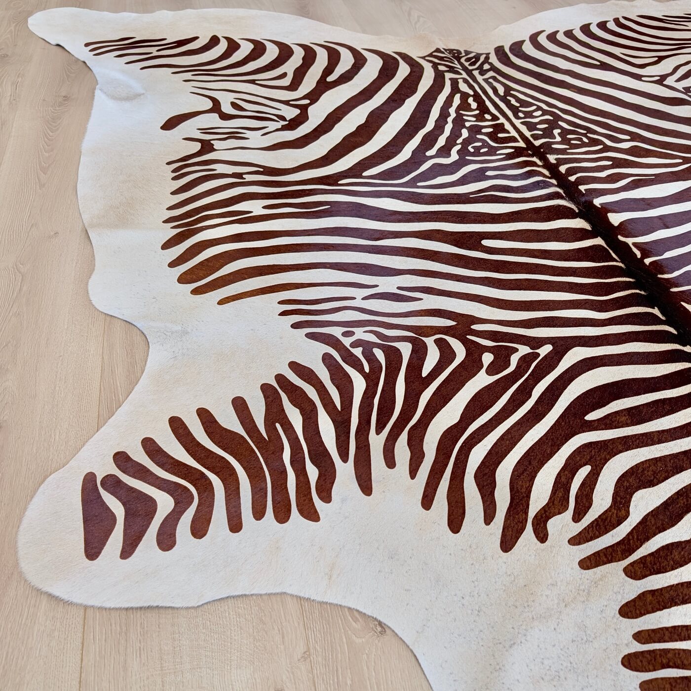 Covor din Piele de Vacă - Animal Print - Imprimeu Zebră (220x190 cm) - side