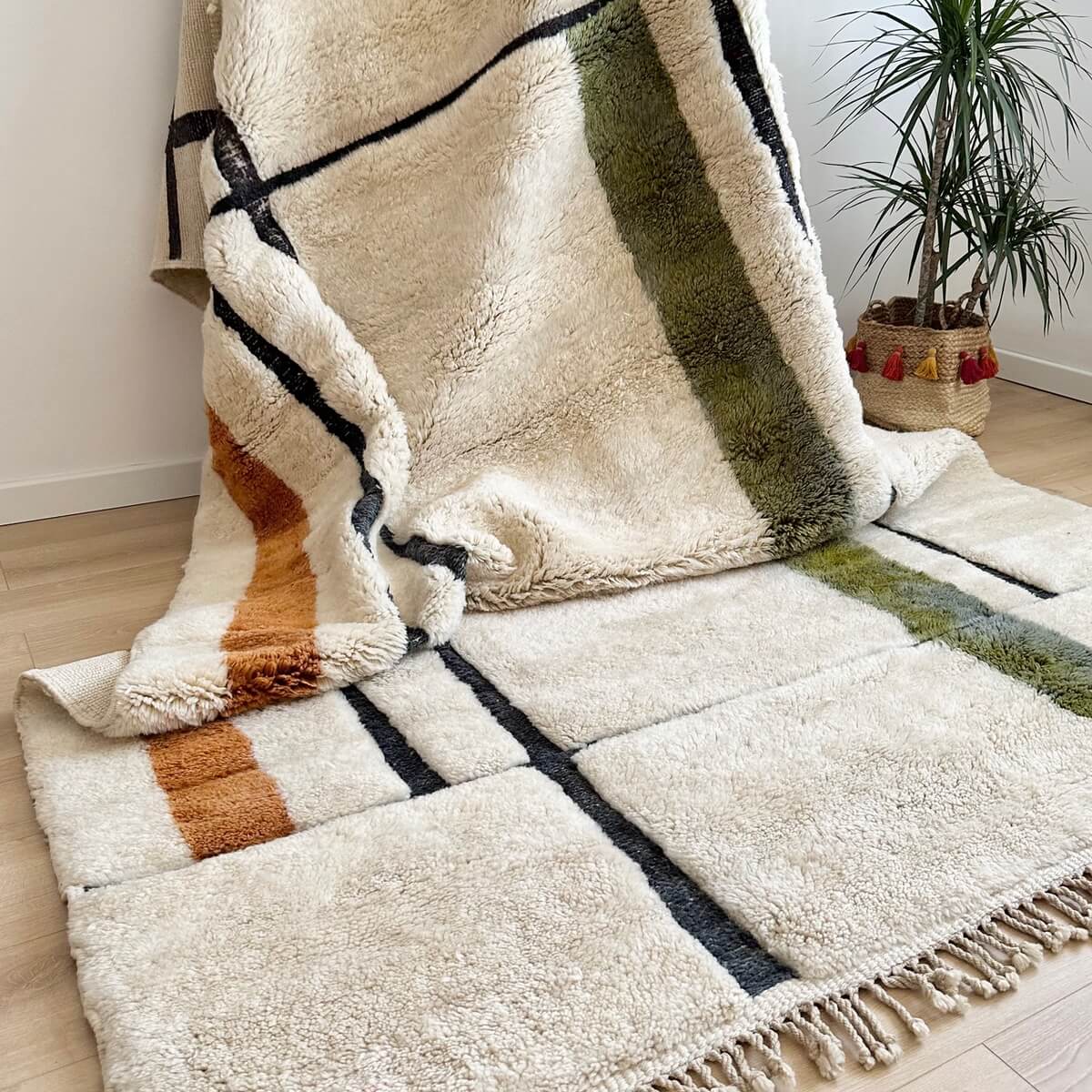 covor premium de lux Beni Mrirt 300x200, realizat din lana organica de artizani din Maroc, dens gros si pufos de calitate exceptionala, calitate