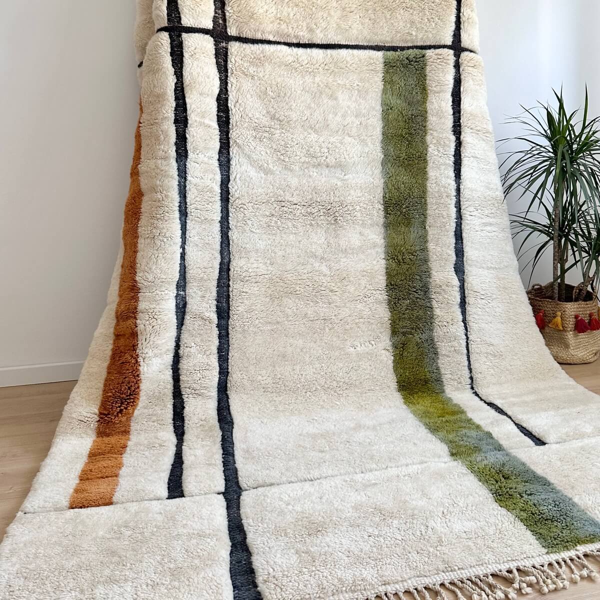 covor premium de lux Beni Mrirt 300x200, realizat din lana organica de artizani din Maroc, dens gros si pufos de calitate exceptionala, placut la atingere