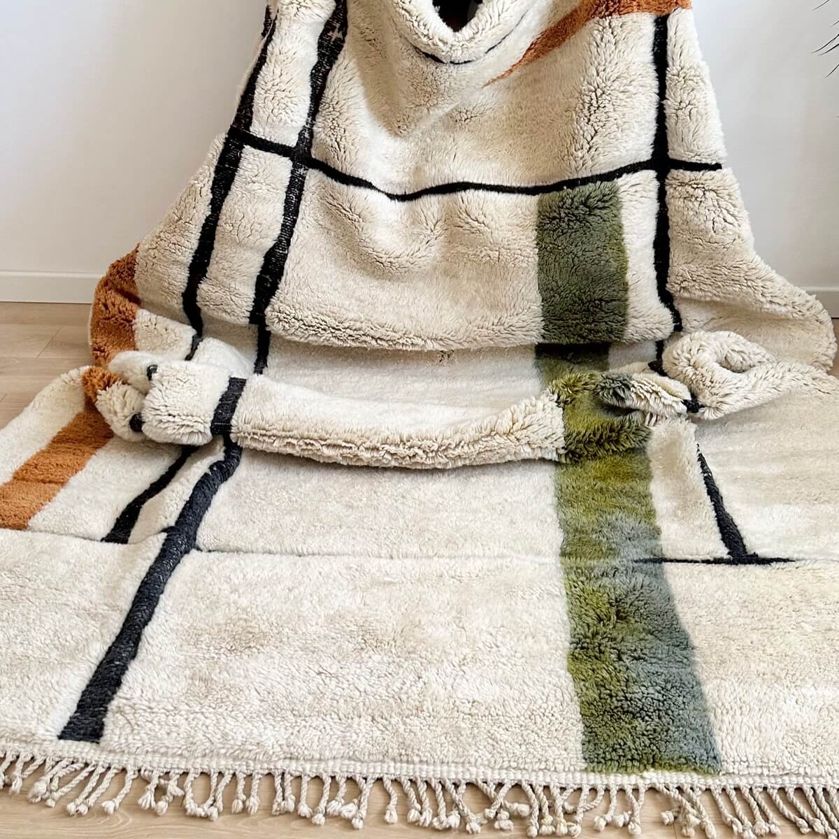 covor premium de lux Beni Mrirt 300x200, realizat din lana organica de artizani din Maroc, dens gros si pufos de calitate exceptionala, densitate