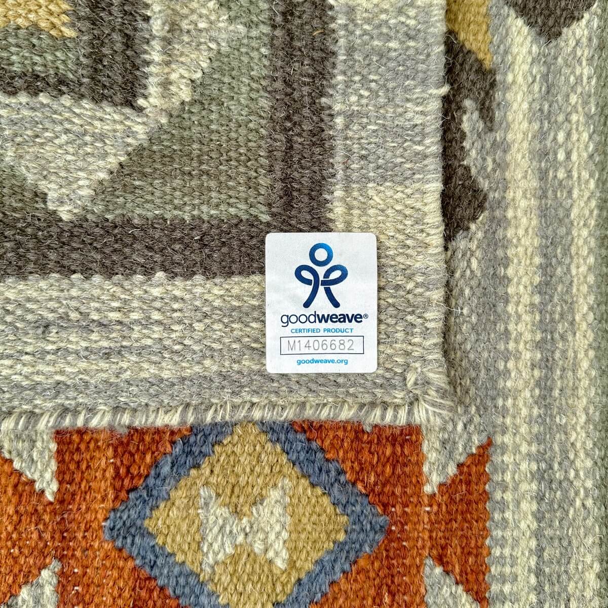 covor traditional kilim Sakala gri cu romburi tesut manual din lana, certificat