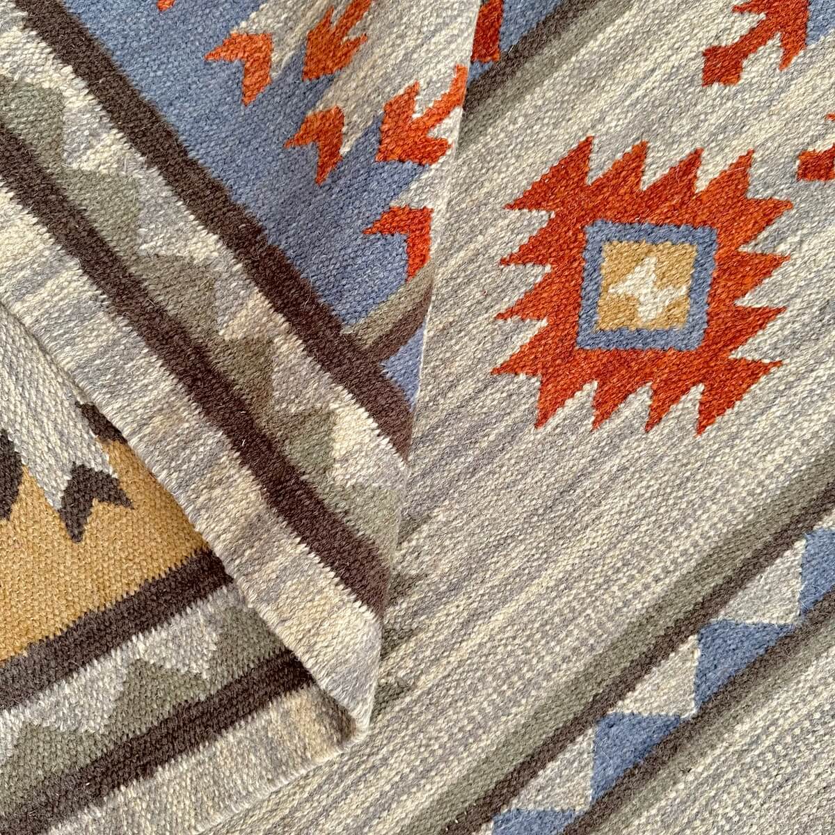 covor traditional kilim Sakala gri cu romburi tesut manual din lana, zoom2