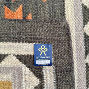 covor traditional kilim Sakala negru cu romburi tesut manual din lana, goodweave