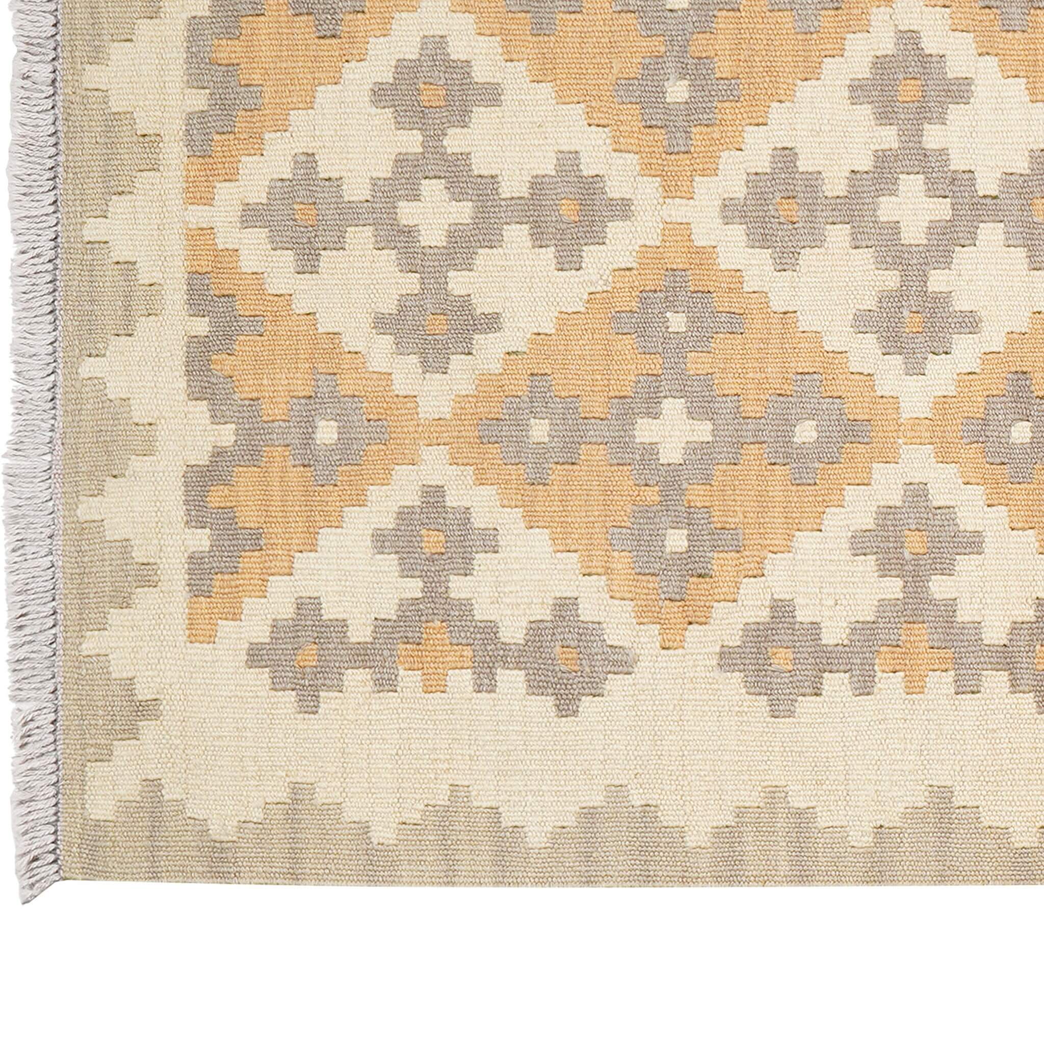 Covor traversa din lana tesut manual Kilim Gashghai (198cm x 85cm) in nuante de bej si gri cu motive specifice triburilor persane