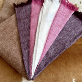 patura din lana alpaca, model in dungi, culori pastelate de roz fad, mov si maro cu alb, zoom