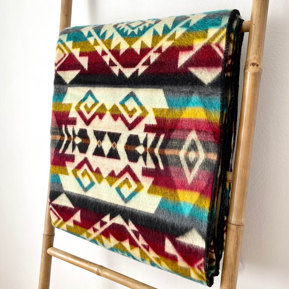 patura reversibila din lana de alpaca chimborazo model multi colora