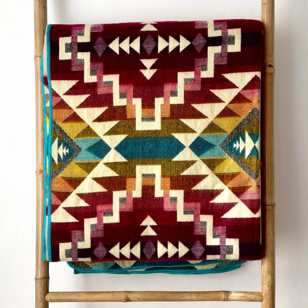 patura reversibila din lana de alpaca chimborazo model curcubeu, mango+bloom