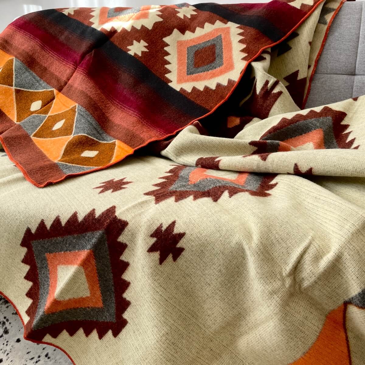 patura reversibila din lana alpaca quilotoa nuante pamantii de rosu, spate