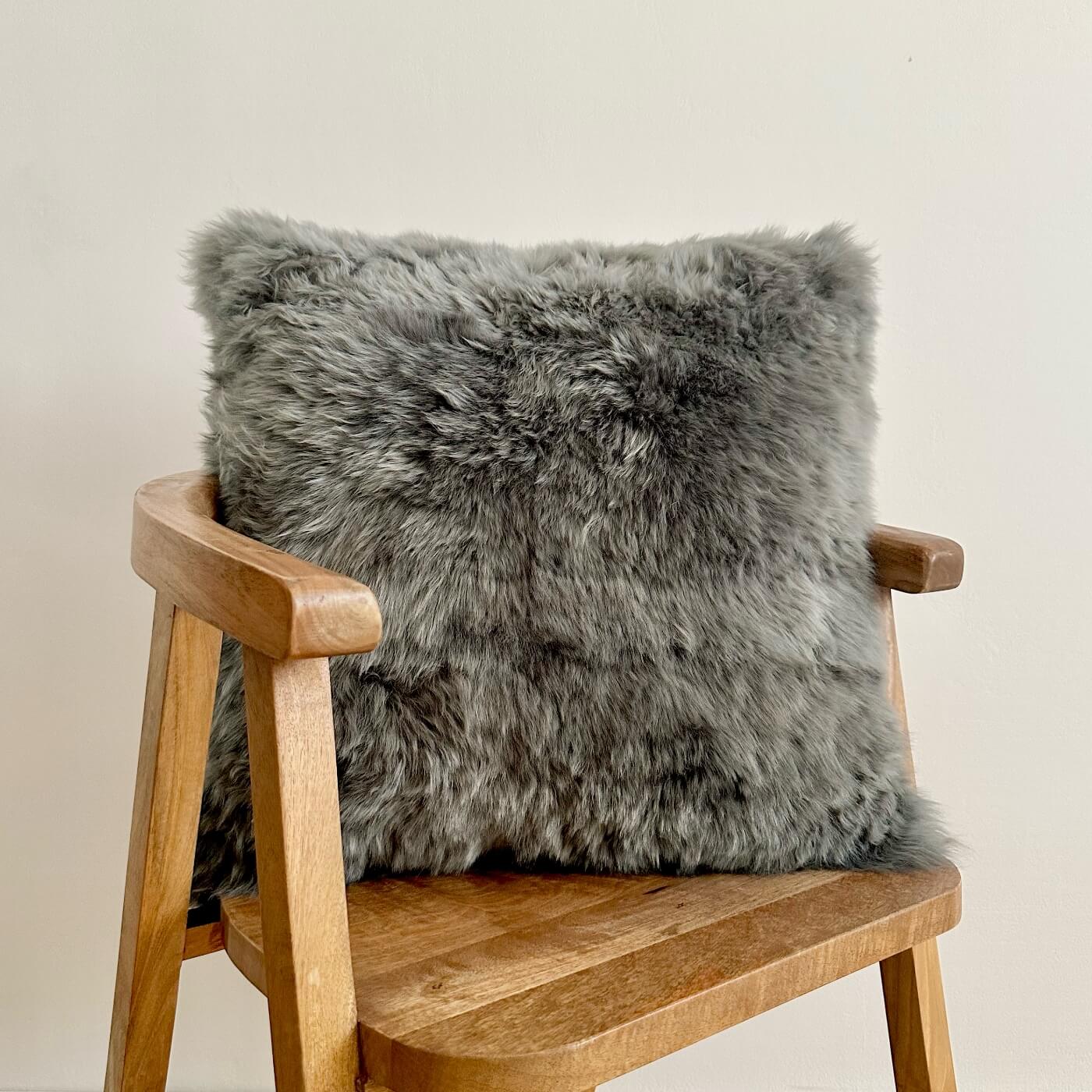 Perne Decorative din Blană Naturală de Oaie Australiană, Gri Închis - pătrată 50 cm