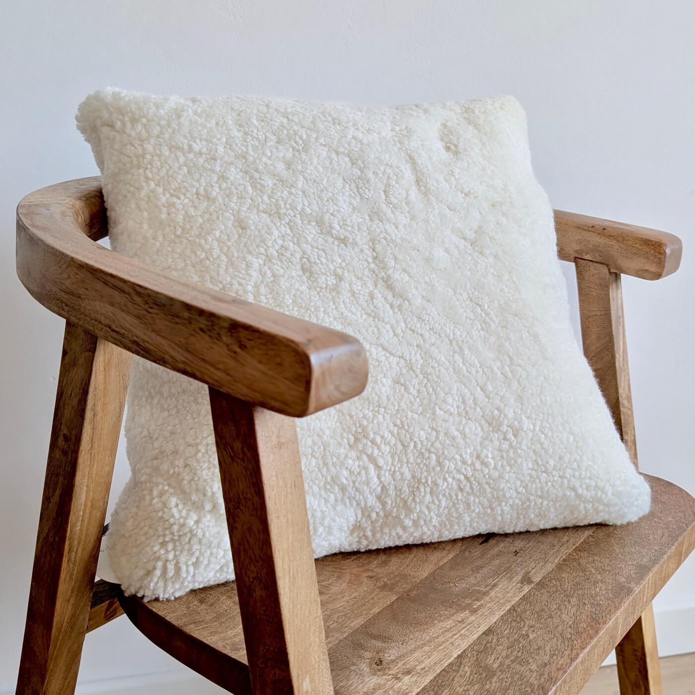 Perna Decorativa din Blana de Oaie Scurta Creata Australiana, Alb Pure - zoom 1