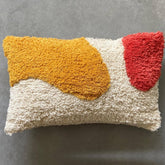 perna decorativa pentru canapea cu model colorat plusata Omar