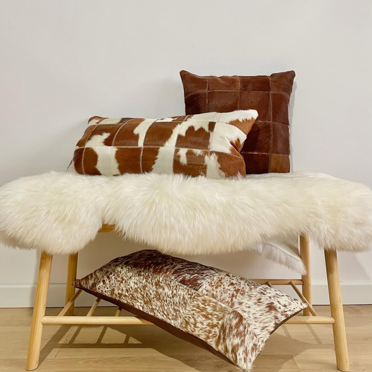 Perne Decorative din Piele Naturala de Vaca nuante de maro si alb, pestrit