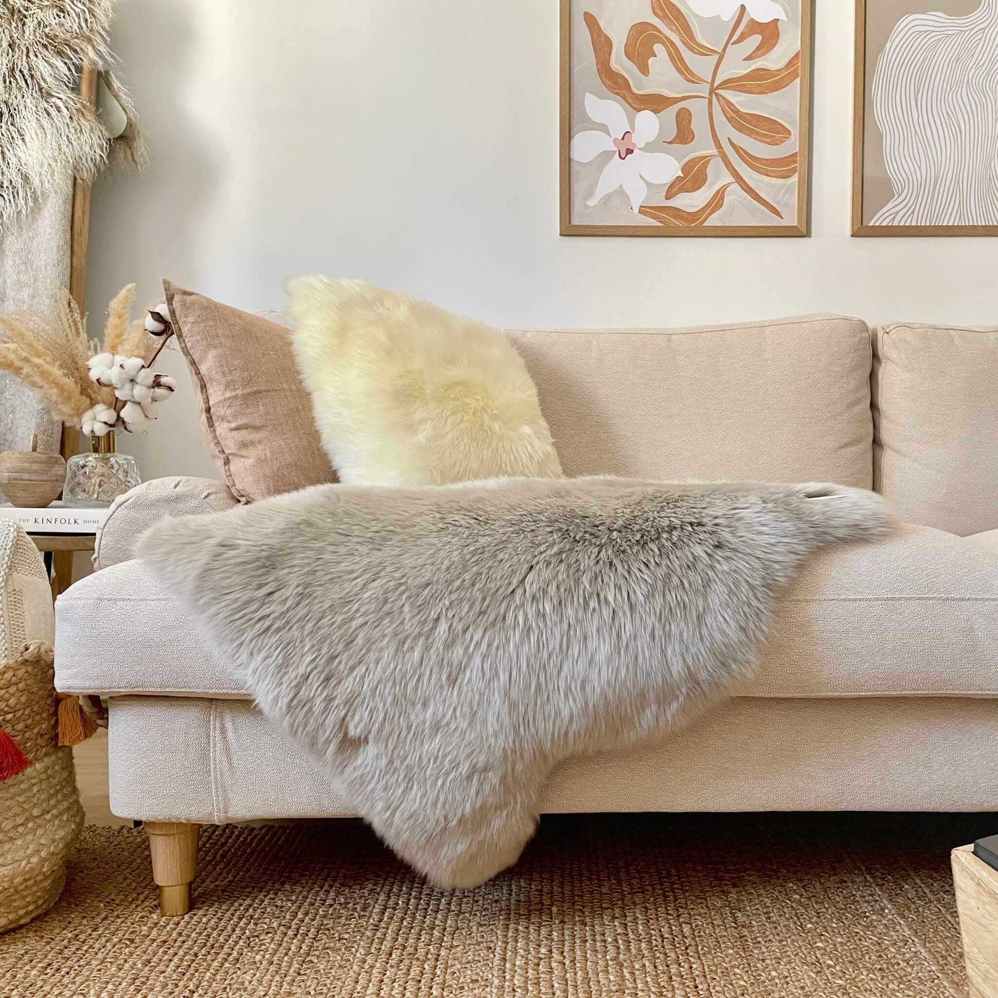 covor din blana naturala din 1 piele intreaga de oaie, fir lung dens si pufos, bej argintiu - decor living
