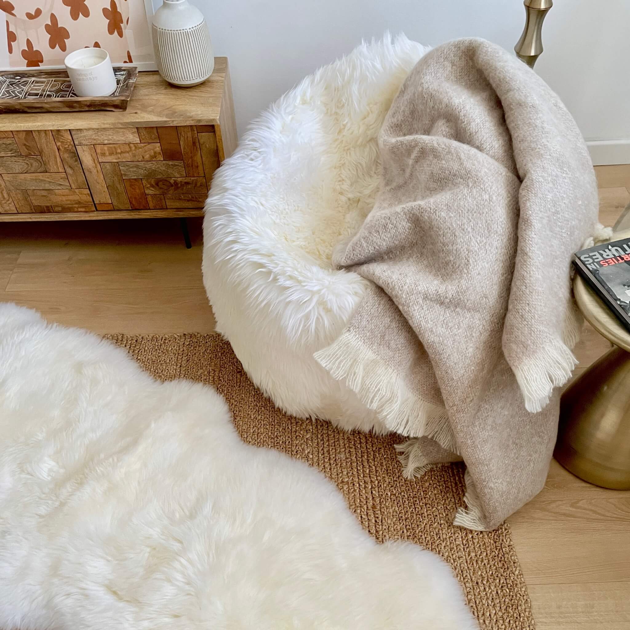 sheepskin beanbag - fotoliu puf din blana naturala de oaie preumplut - de sus