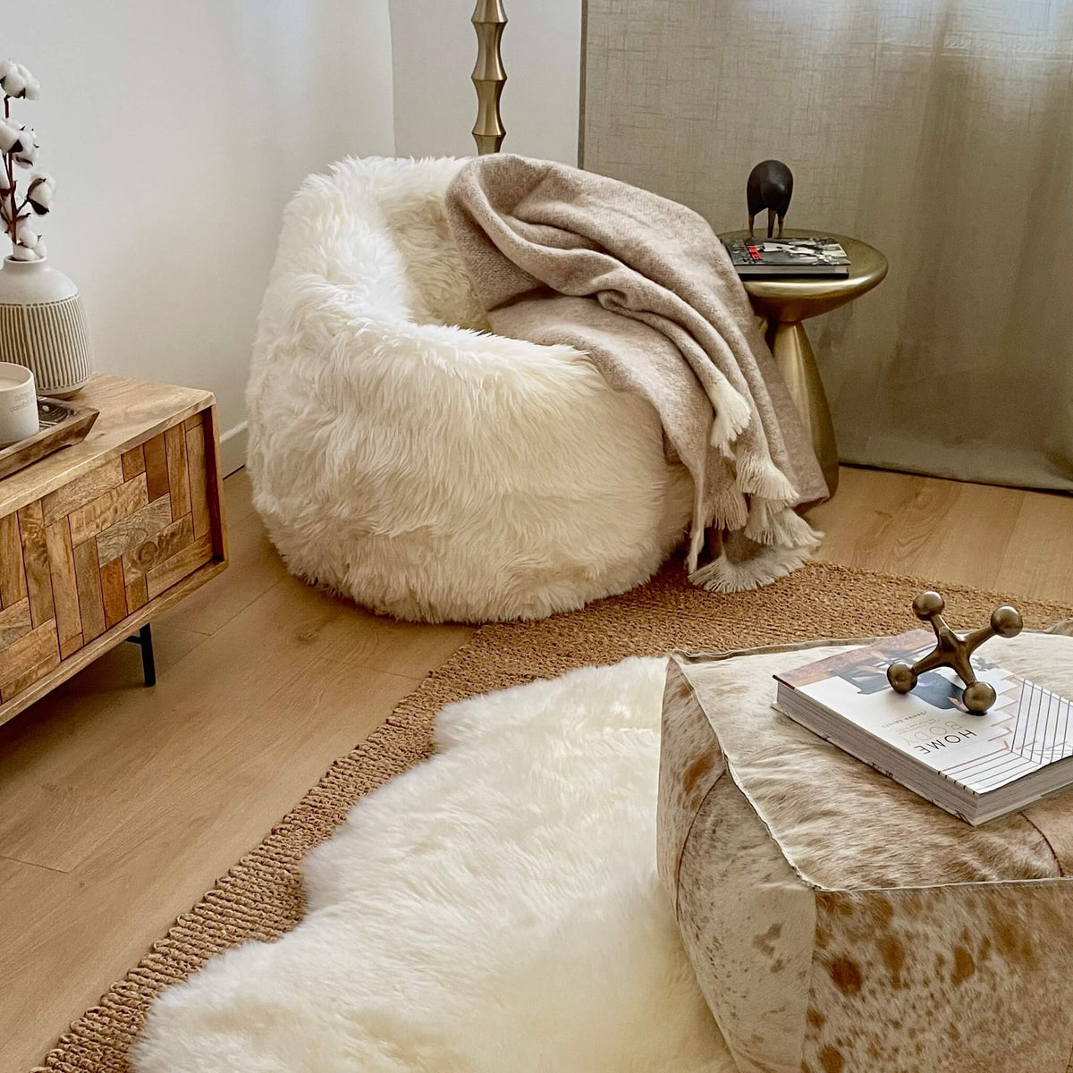 sheepskin beanbag - fotoliu puf din blana naturala de oaie preumplut - colt preferat