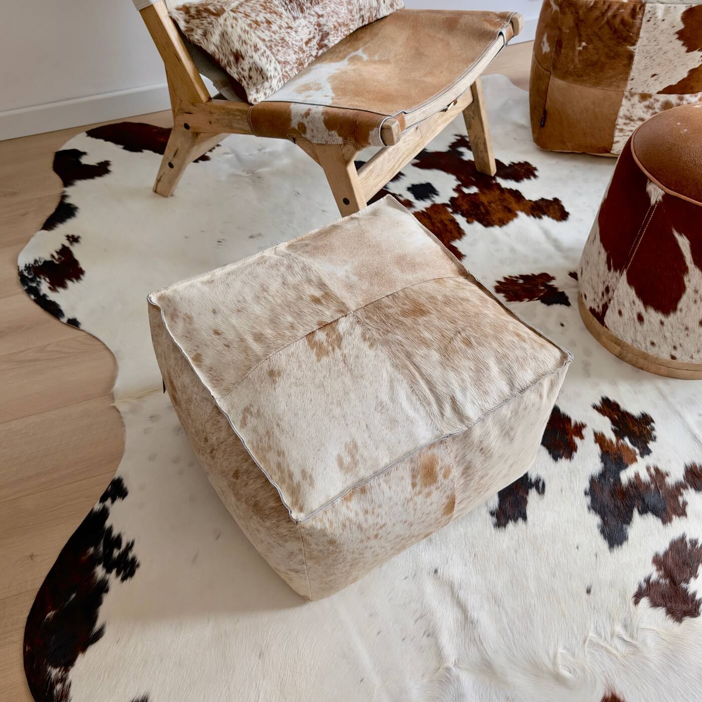 Taburet Puf din Piele Naturala de Vaca, Bej Pestrit, decor rustic