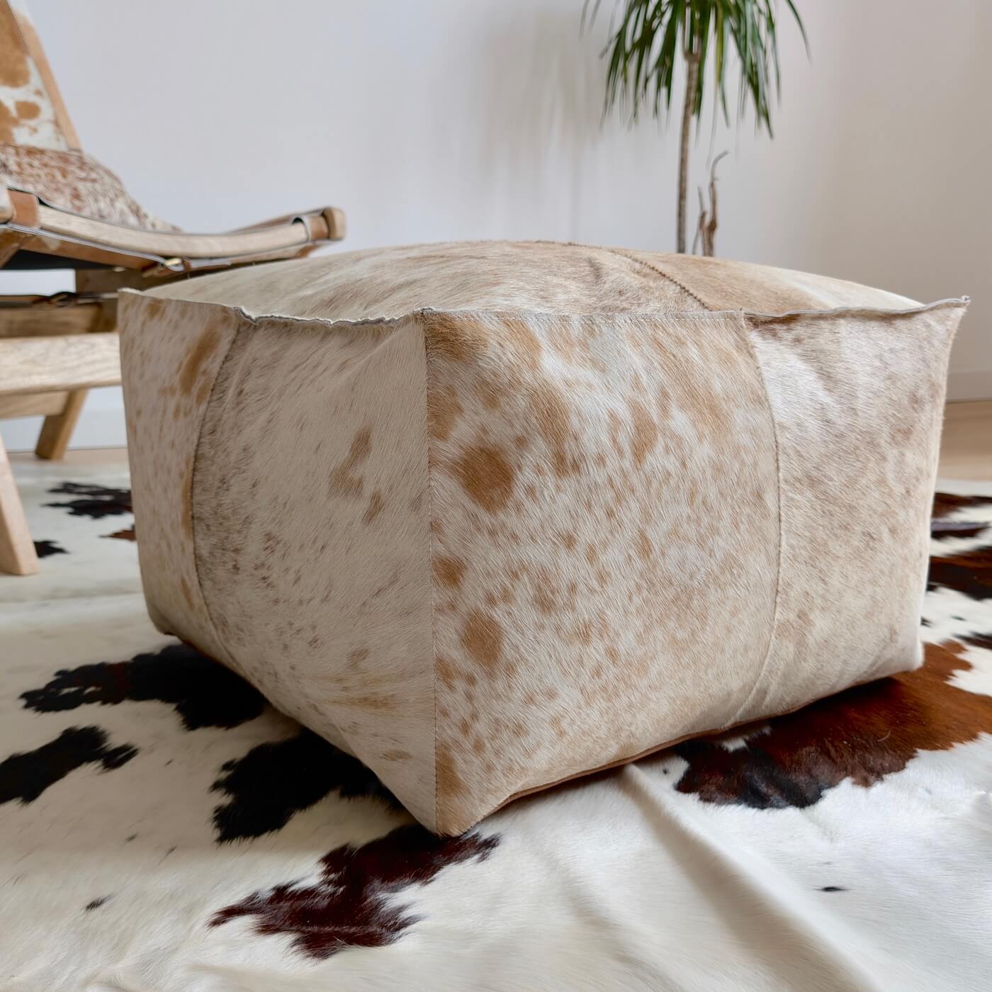 Taburet Puf din Piele Naturala de Vaca, Bej Deschis cu Pete si Pestrit, cu umplutura, 50 x 50 x 30 cm
