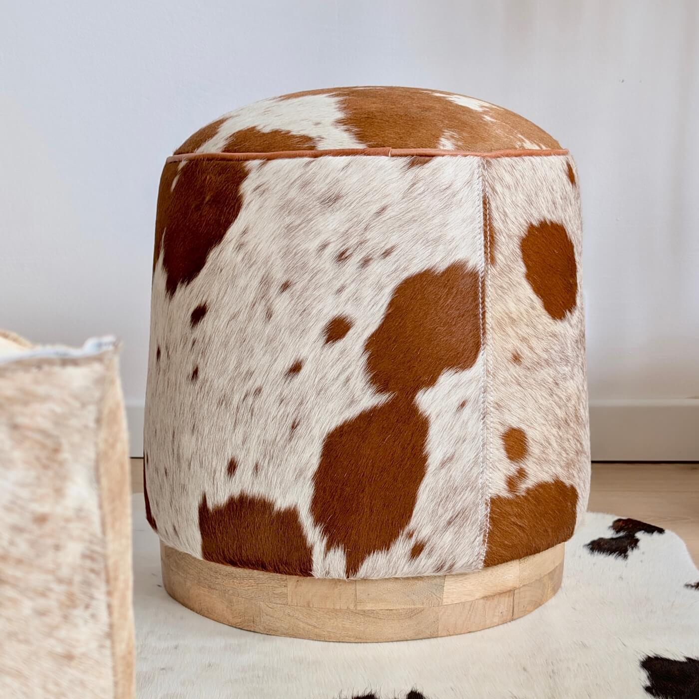 Taburet Rotund din Piele Naturala de Vaca cu baza din lemn de mango, Maro Inchis, 40 cm x 43 cm 
