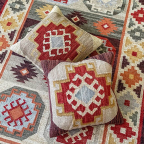 covor traditional kilim kohra din lana si bumbac, cu perne decorative