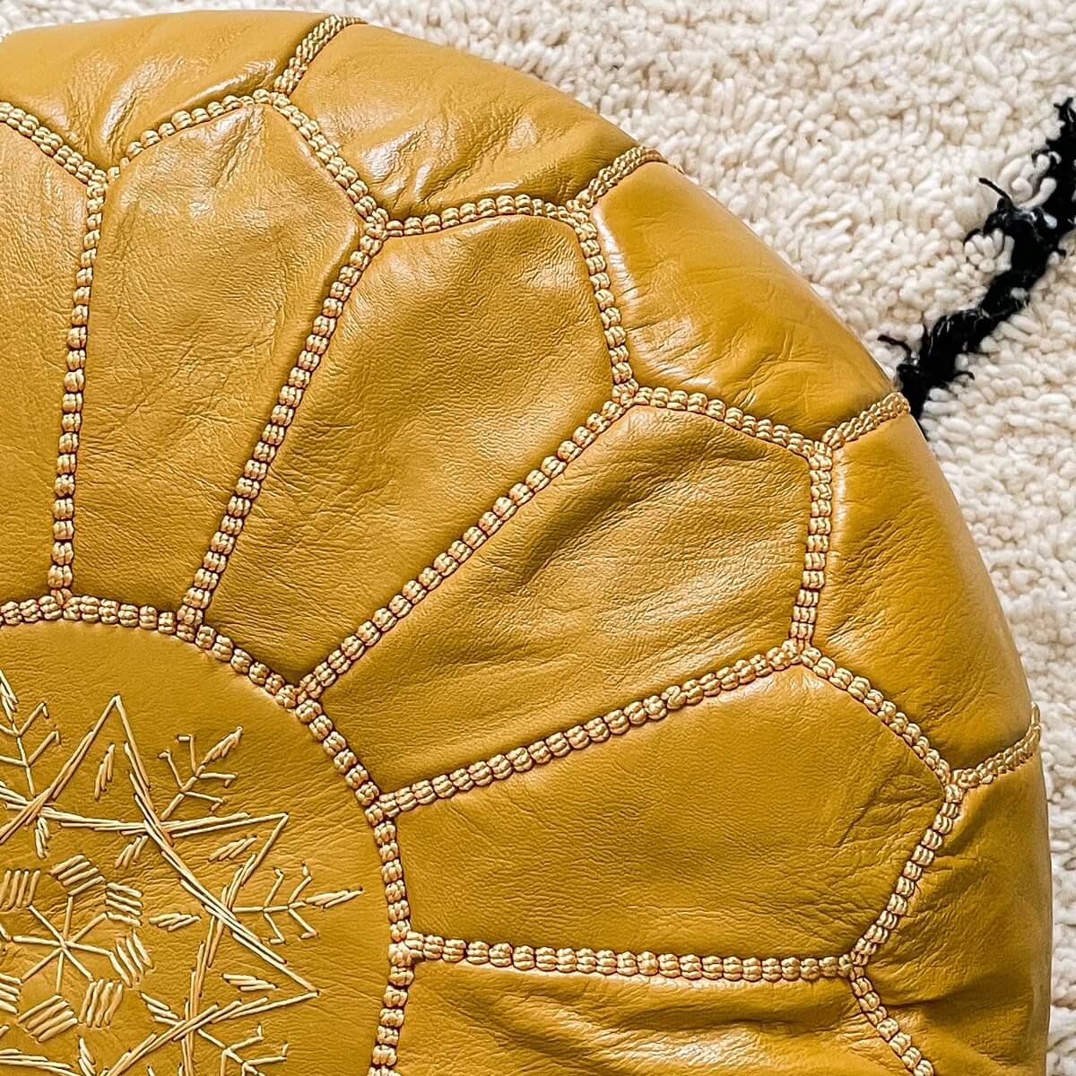 taburet puf autentic marocan din piele naturala de capra, handmade galben, zoom